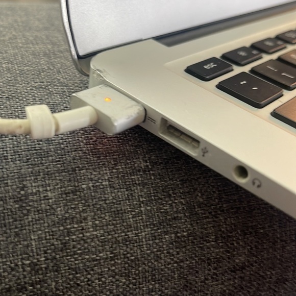 MacBook Air 13” - Picture 4 of 9